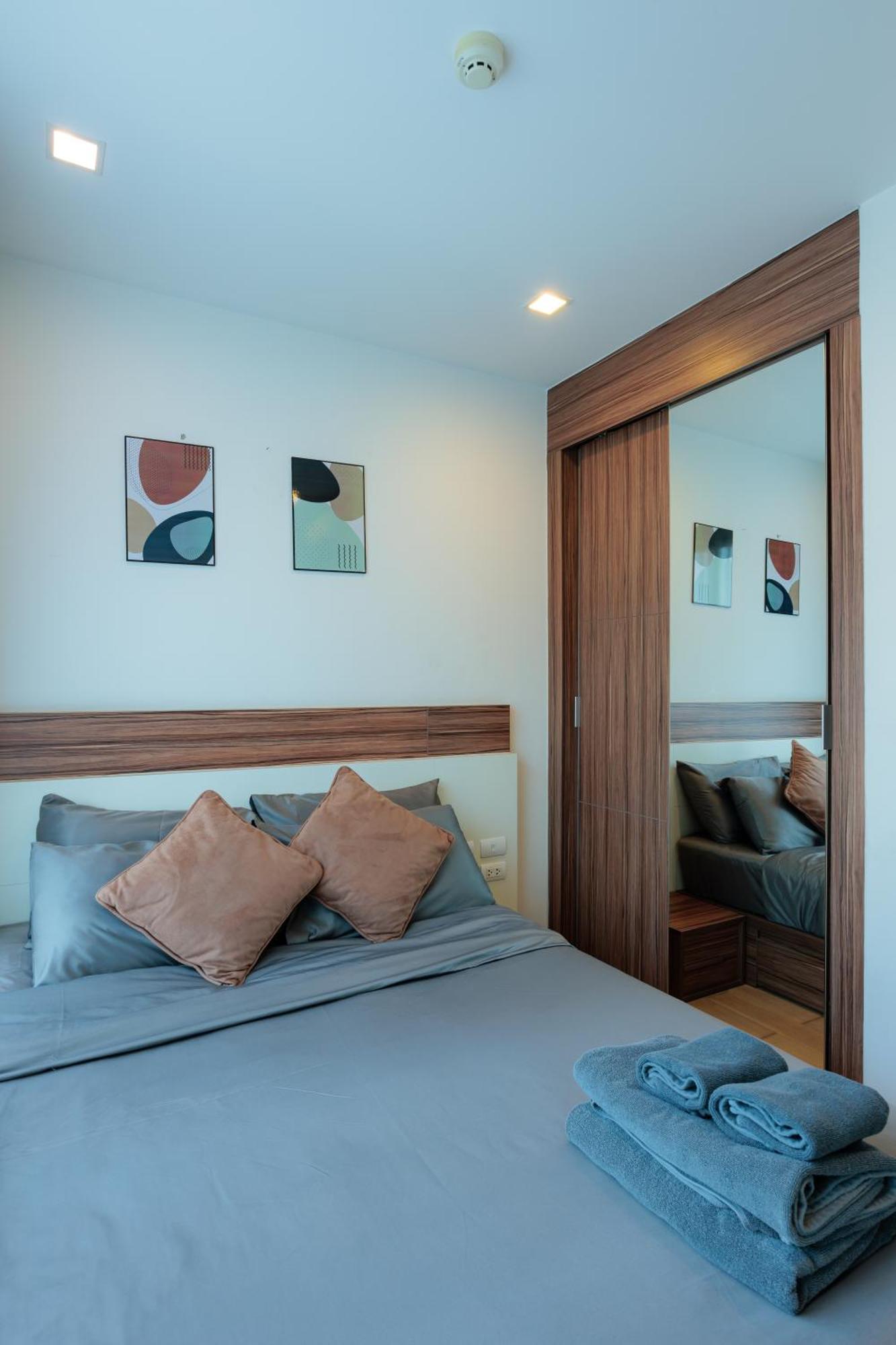 The Astra Deluxe Apartment